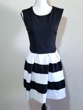 Forever 21 Dress Junior Medium Black White Sleeveless Fit & Flare Cotton Pleated
